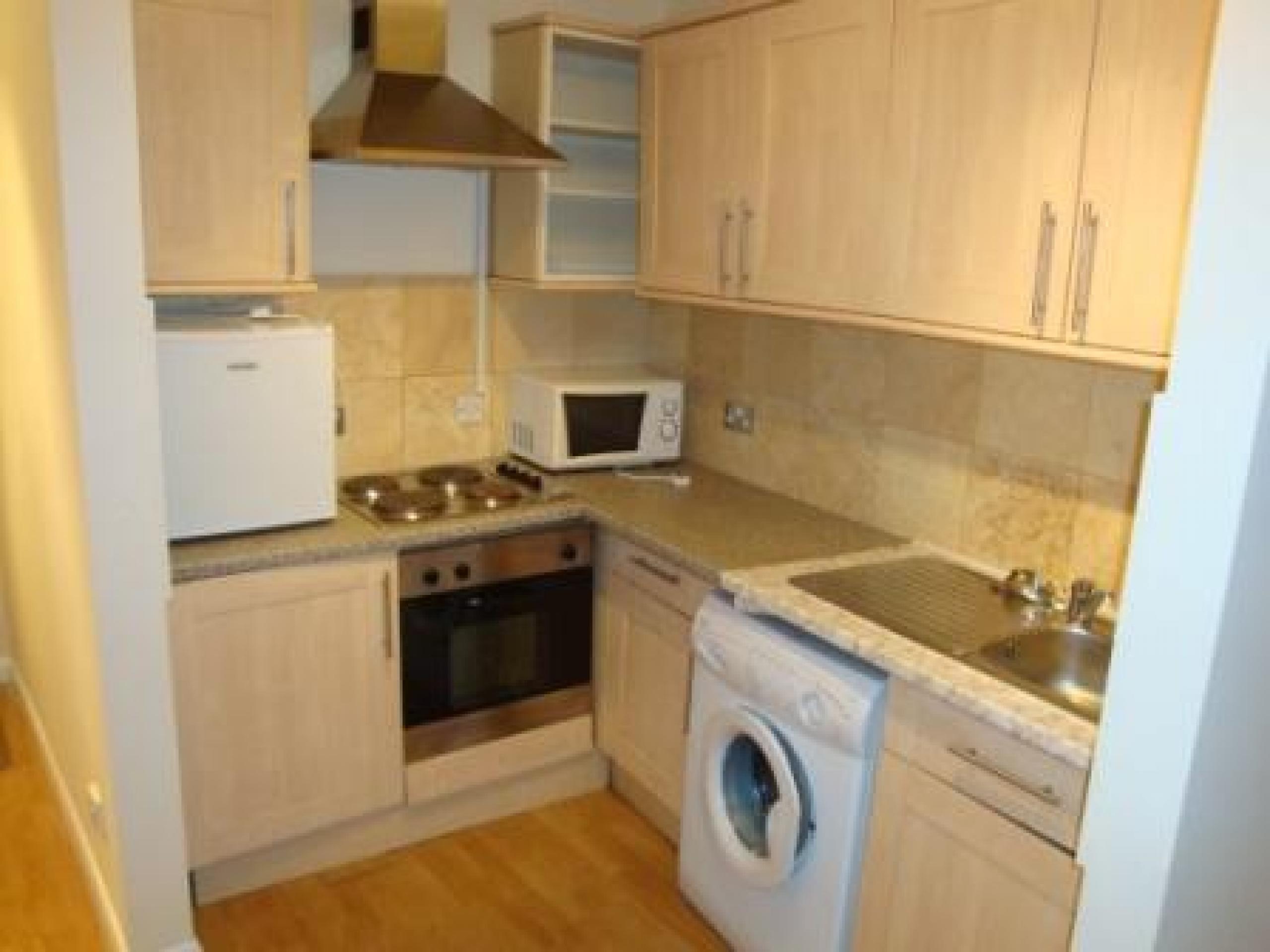 			2 Bedroom, 1 bath, 1 reception Flat			 North End Road, GOLDERS GREEN NW11